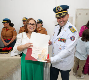 Imagem da notícia - Diretora-presidente da Amazonprev recebe homenagem do Corpo de Bombeiros Militar do Amazonas